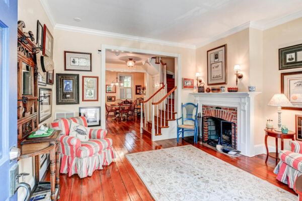 006-045-Living Room-2048x1536