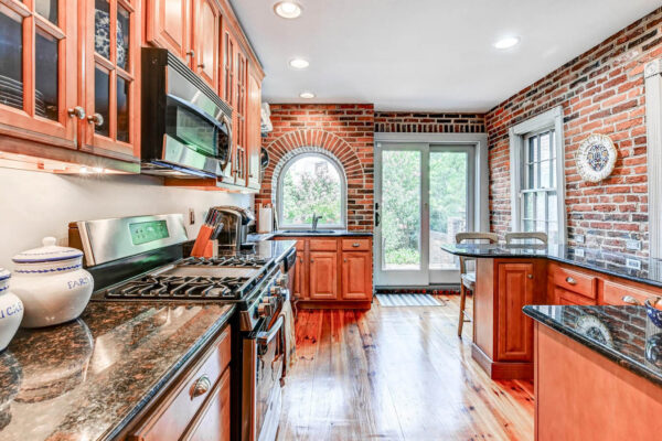 012-030-Kitchen-2048x1536